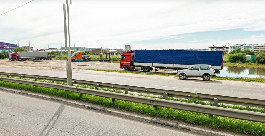 Власти Благовещенска рассказали как хотят решить проблему с кучами мусора на стоянке дальнобойщиков