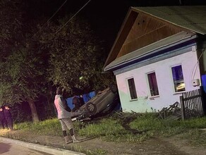 В Свободном молодая пьяная женщина устроила эпичное ДТП