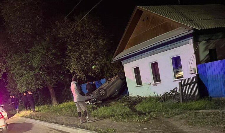 В Свободном молодая пьяная женщина устроила эпичное ДТП