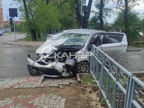 В ДТП в Благовещенске пострадали водители столкнувшихся машин видео