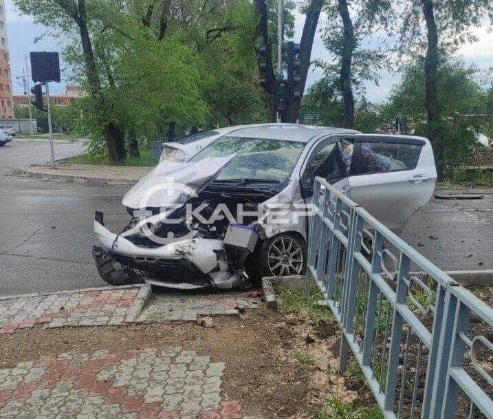 В ДТП в Благовещенске пострадали водители столкнувшихся машин видео