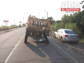 Стоит на повороте Водителей предупреждают о вставшем на трассе тракторе