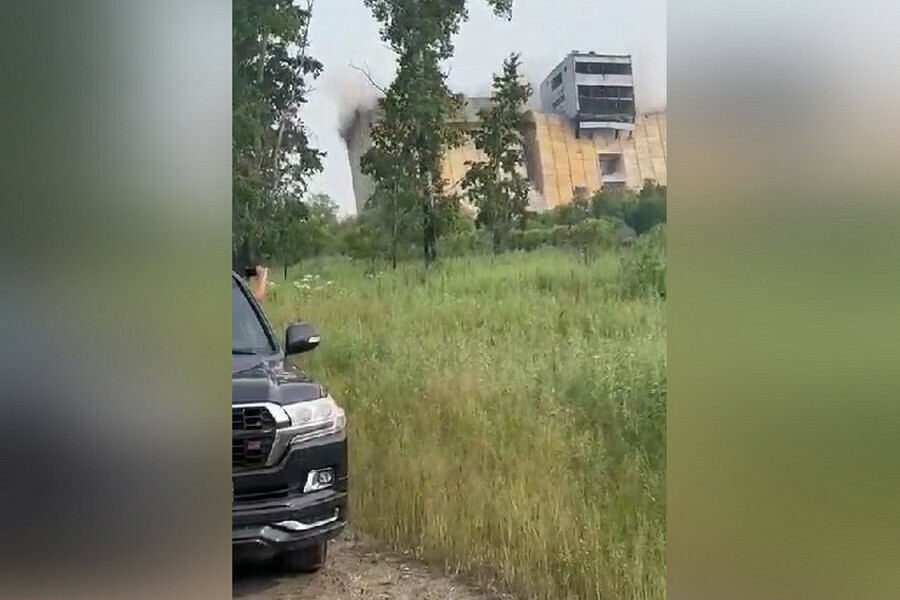 В Приамурье эпично взорвали старый элеватор видео