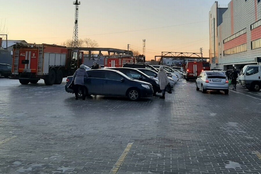 Я пошла на выход из крупного ТРЦ Благовещенска эвакуировали людей 