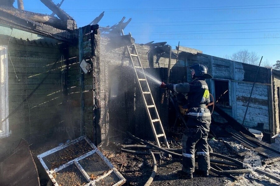 Еще одна трагедия ребенок погиб в пожаре в Свободном фото 