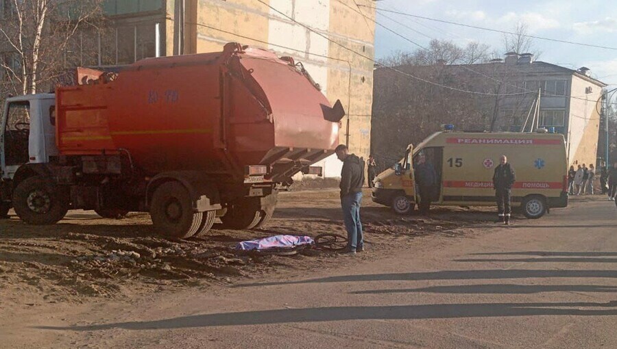 В Белогорске мусоровоз насмерть сбил ребенка