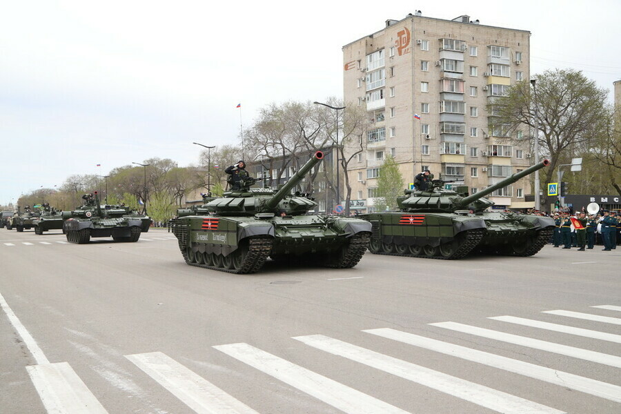 По центру Благовещенска проедет колонна военной техники в том числе  гусеничной Горожан к 9 Мая ждут масштабные мероприятия