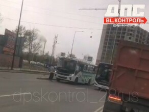 Грузовик оборвал провода в микрорайоне Благовещенска Пассажирские автобусы не могут проехать