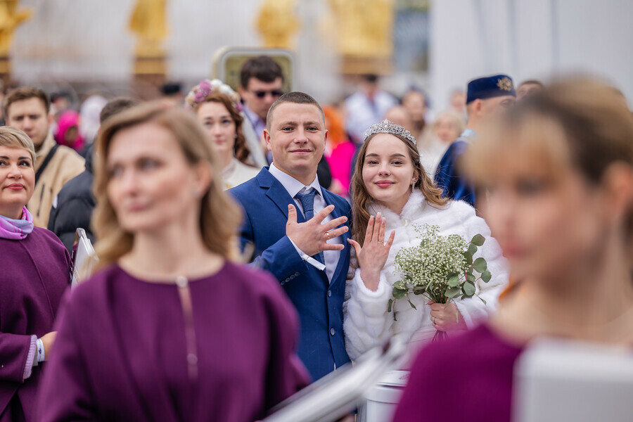 Пара из Благовещенска уехала в Москву чтобы поучаствовать в самой массовой церемонии бракосочетания