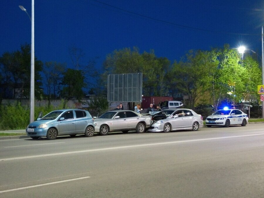 Наверное был под терафлю со звёздочкой в руках В Благовещенске водители обсуждают массовое ДТП