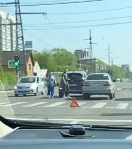 В Благовещенске второе ДТП на улице Театральной затруднило проезд