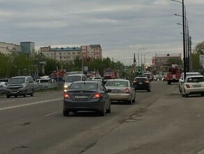 К торговому центру в Благовещенске экстренно стянулись пожарные машины