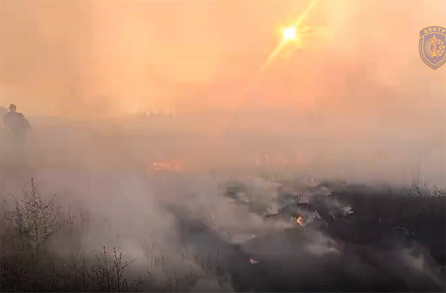 Два природных пожара действуют в Амурской области  