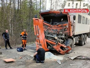 На севере Приамурья жестко столкнулись вахтовка и бензовоз фото 