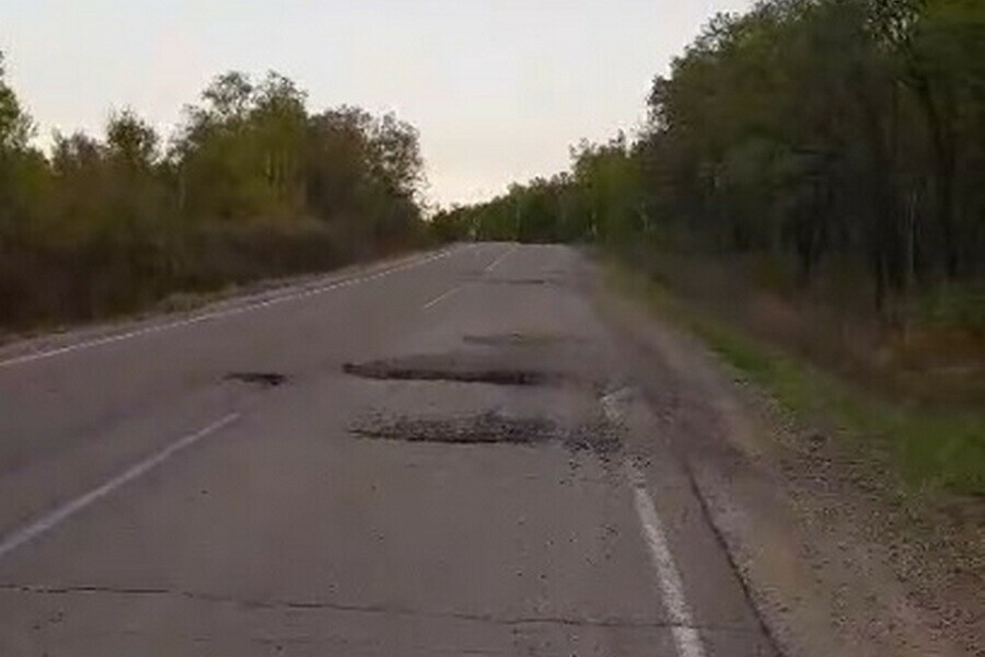 Приходится выезжать на встречку на плохую дорогу под Белогорьем пожаловался амурчанин видео