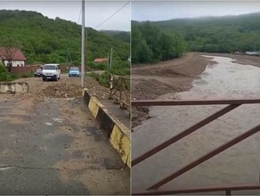 В популярной у амурчан приморской Андреевке затопило единственную дорогу Мост в аварийном состоянии с прошлого лета