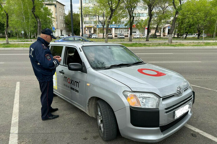 Включают громко музыку на своем языке благовещенка возмутилась поведением иностранца работающего в такси видео