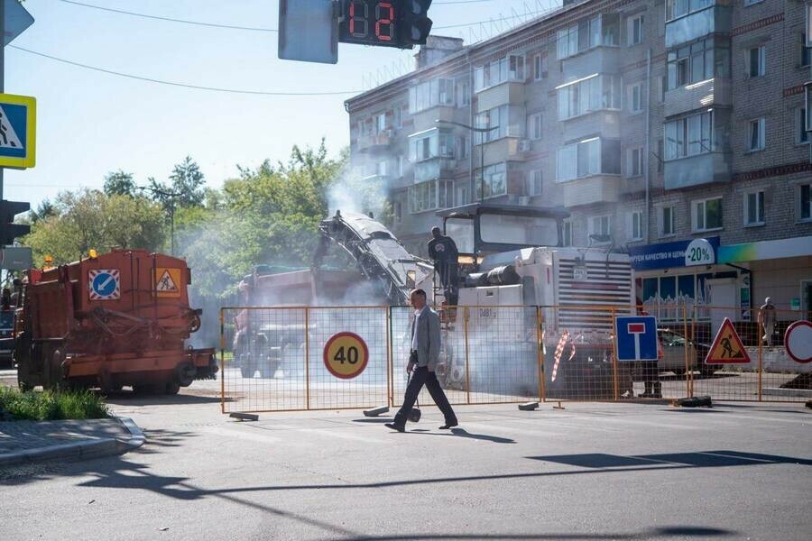 Мэр Благовещенска объяснил почему ремонт идет сразу на нескольких загруженных улицах фото 