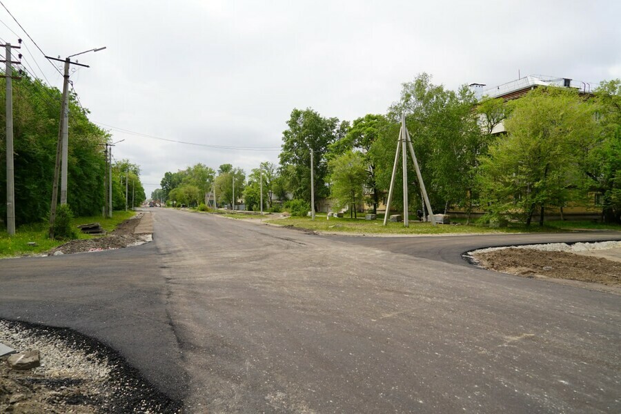 В Свободном заасфальтировали крупную дорогу которая всегда была грунтовой дорогой