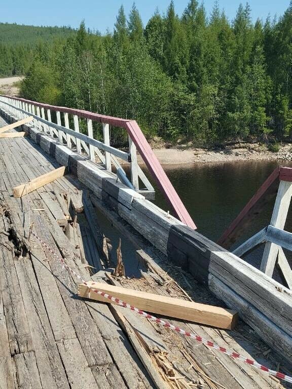 На севере Приамурья разрушается мост принимаются срочные меры