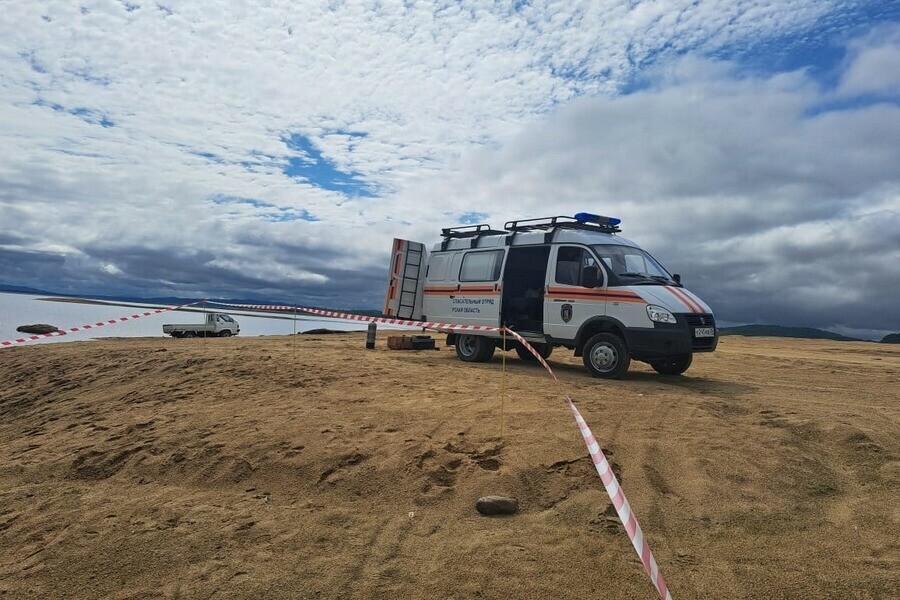 Водолазы начали погружения в темные воды Бурейского водохранилища в поисках пропавшего с турбазы фото видео 