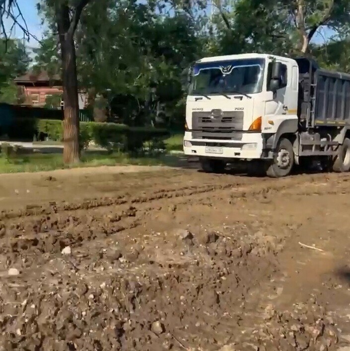 Послушная собачка-шалава попала в руки похотливого хозяина и выполняет все его команды