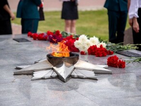 У Вечного огня на площади Победы собрались благовещенцы в День памяти и скорби
