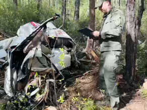 Опубликованы кадры с места крушения вертолета в Амурской области видео