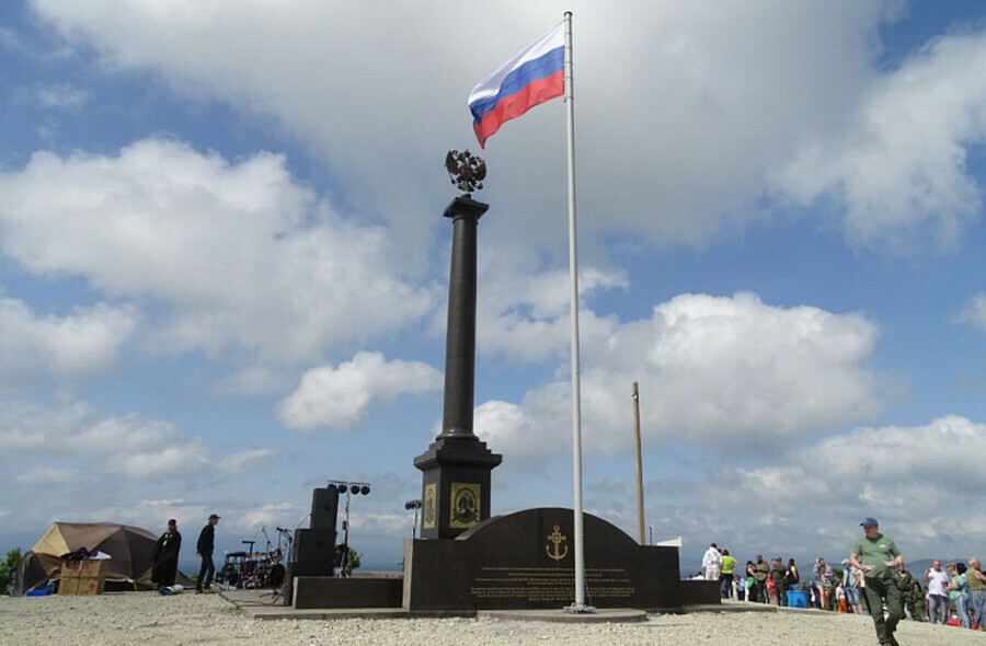 11метровую колонну установили на стыке трёх границ в Приморье в память о МуравьевеАмурском