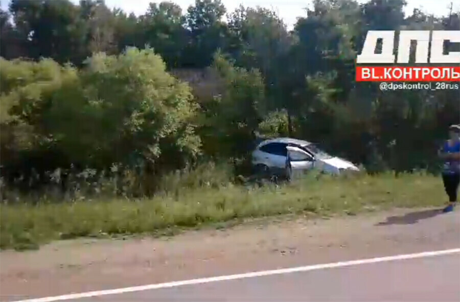 Два автомобиля столкнулись на подъезде к Белогорью видео