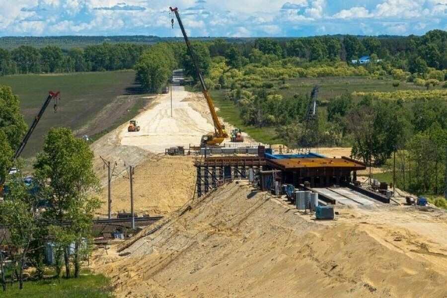 Строители путепровода в Амурской области приступили к сборке пролетного строения