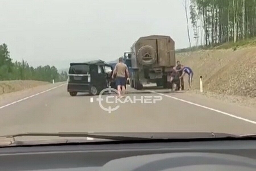 Перегонщик на кейкаре столкнулся с грузовым фургоном на севере Приамурья один человек погиб видео 