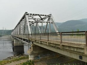 Страшно ездить и ходить В Амурской области дырявый мост через Зею временно сшили 