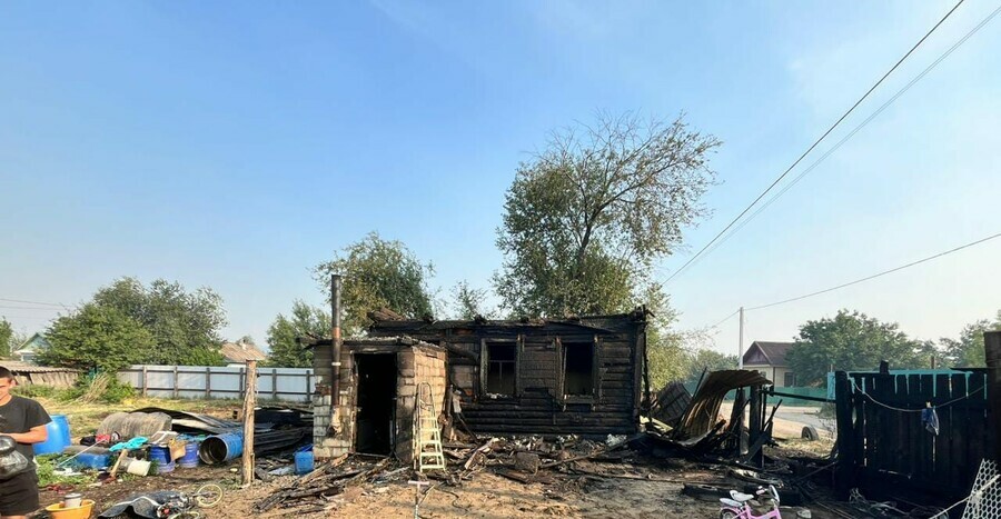 В Свободном сгорел дом где жила семья с 6 детьми Людям нужна помощь ОБНОВЛЕНО