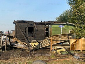 В МЧС рассказали подробности пожара в Свободном где сгорел дом многодетной семьи фото