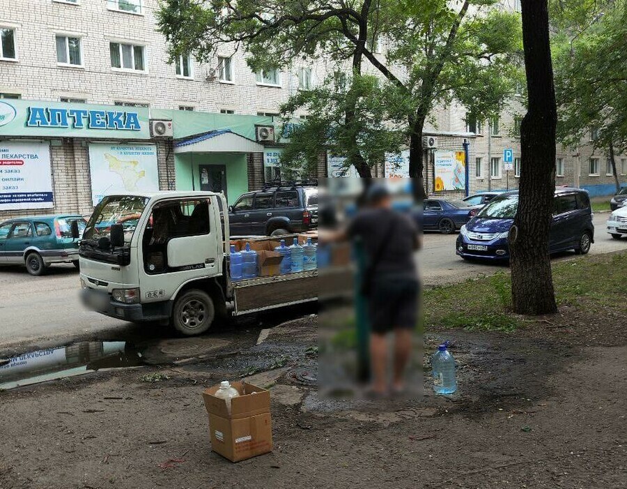 Жителей Благовещенска насторожило увиденное на городской водоразборной колонке