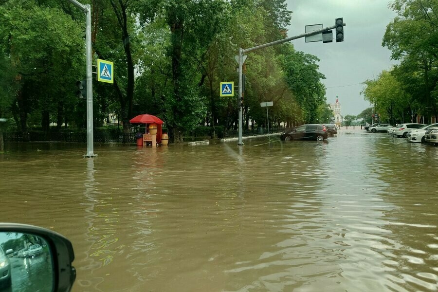 Поднять якоря Благовещенск накрыл мощный грозовой ливень и всё поплыло фото видео 