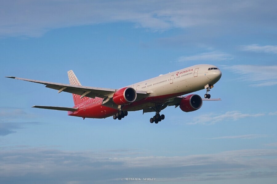 Аэропорт Благовещенска впервые принял Boeing 777300 ER