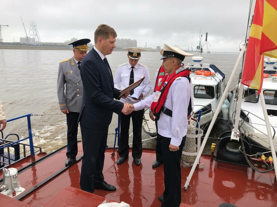 Пять амурских моряковпограничников получили благодарственные письма губернатора