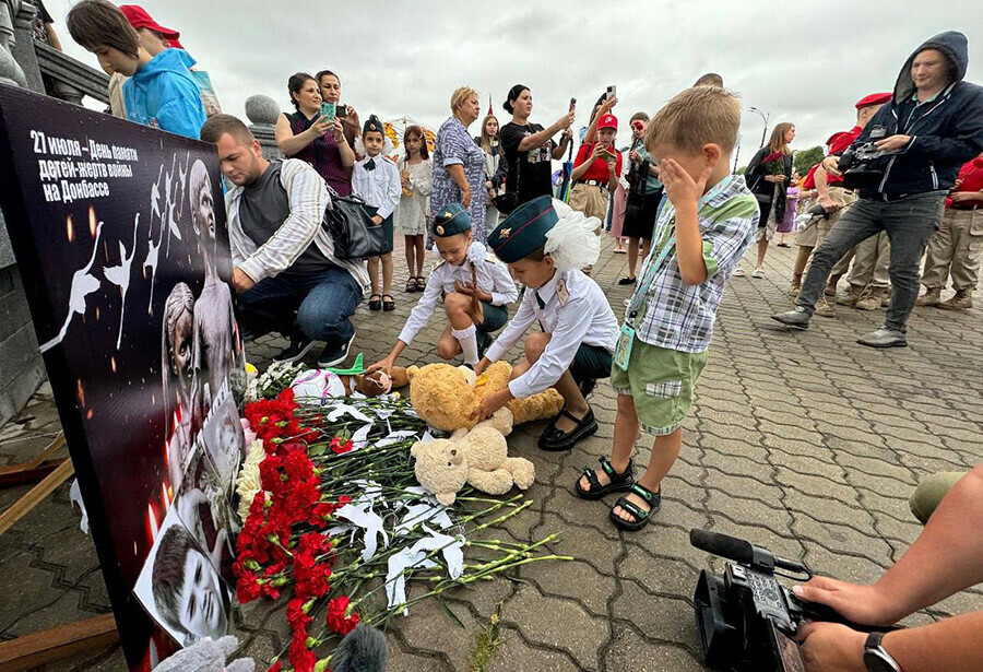 350 журавликов память детей погибших в Донбассе  почтили в Амурской области