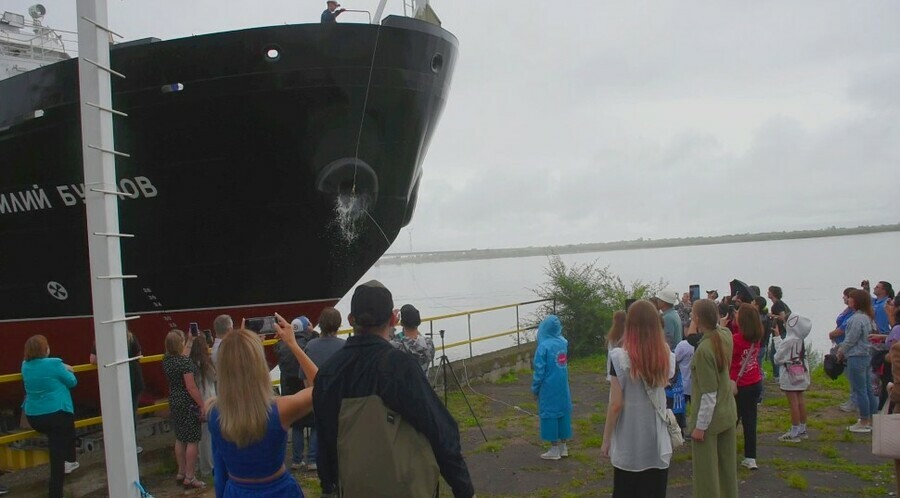 В Благовещенске спустили на воду малое гидрографическое судно Василий Бубнов