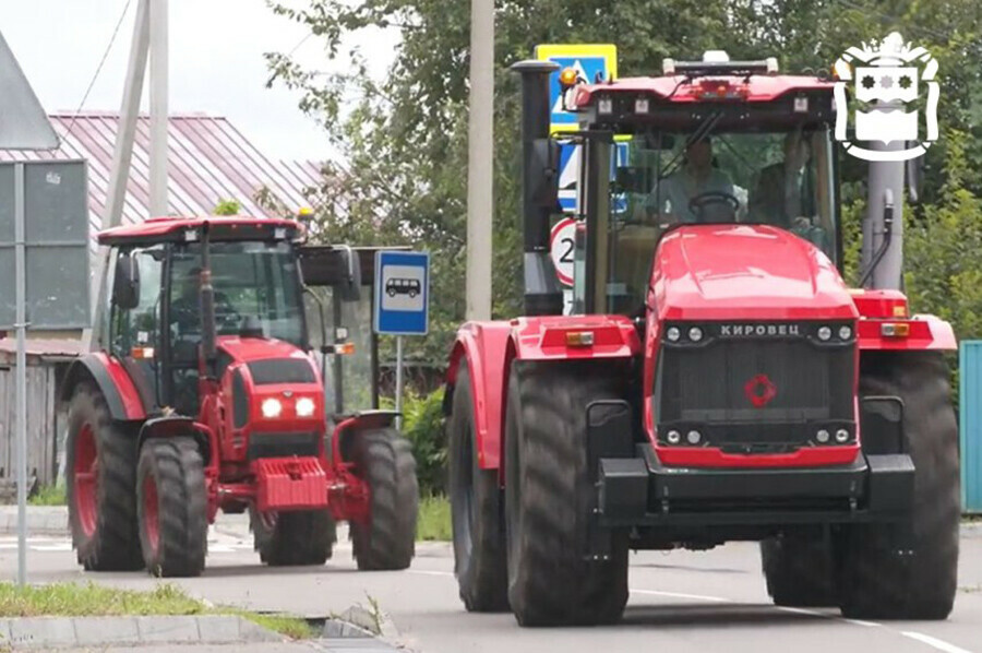 Сделано по ГОСТам в казачий колледж Амурской области приехали трактора из Беларуси