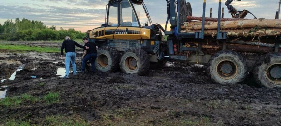 В Свободненском районе водитель трактора погиб от удара током 