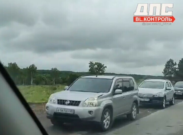 На подъезде к Благовещенску образовалась пробка 