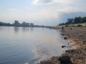 Мочила ноги и внезапно провалилась в яму в Благовещенске едва не утонула девочкаподросток