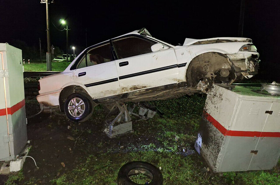 Столкновение поезда с автомобилем на железной дороге в Амурской области прокомментировала прокуратура фото