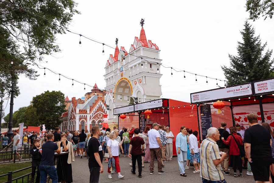 В Благовещенске торжественно открылась целая гастрономическая улица фото