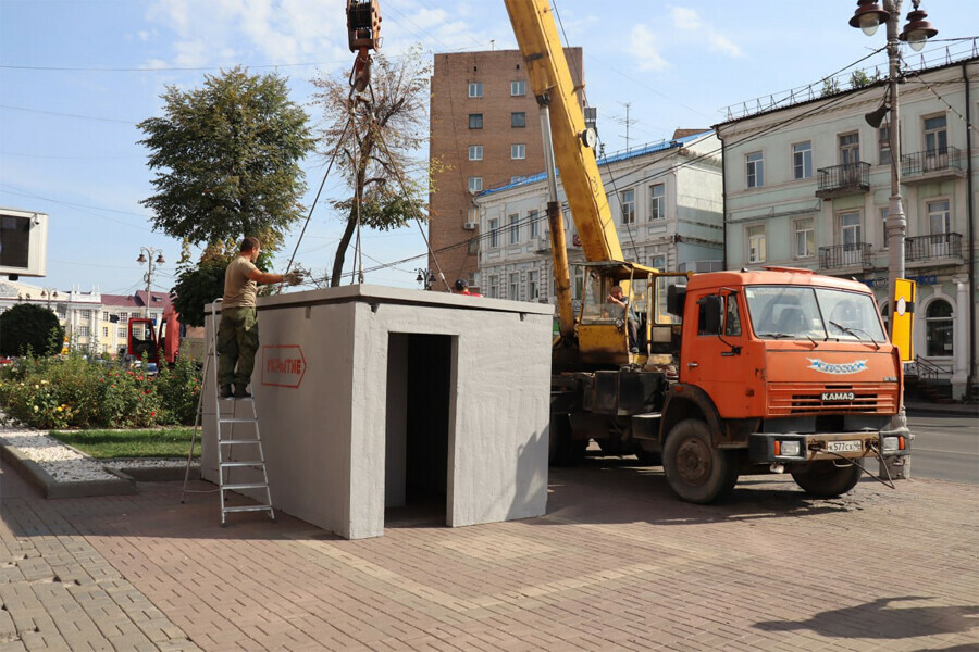 В Курске и других городах области устанавливают железобетонные укрытия