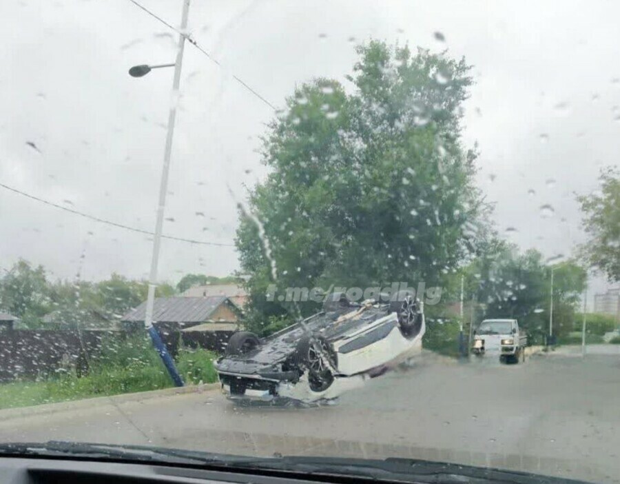 Травмирована девушка Стали известны подробности ДТП с переворотом на крышу в Благовещенске