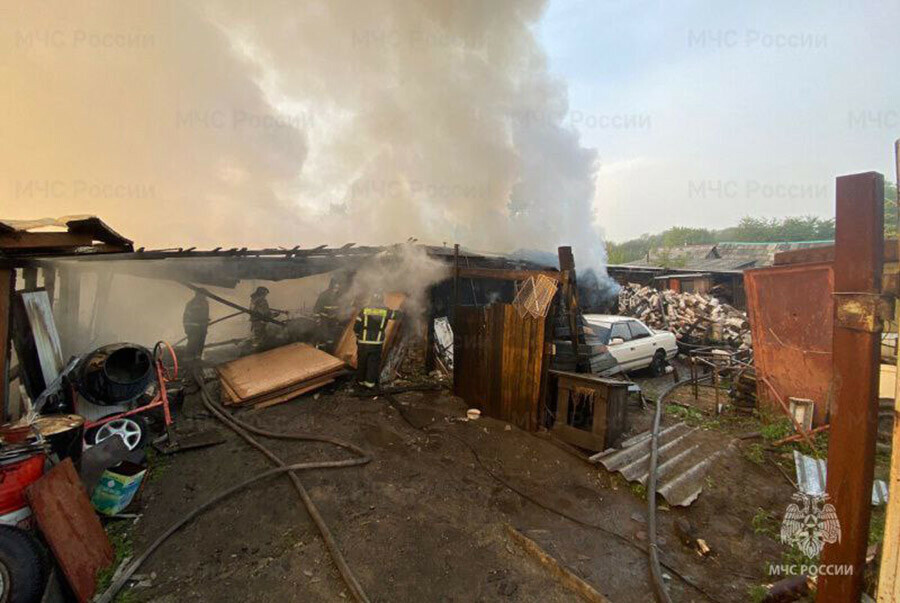 В Свободном едва не сгорела семья с маленькими детьми